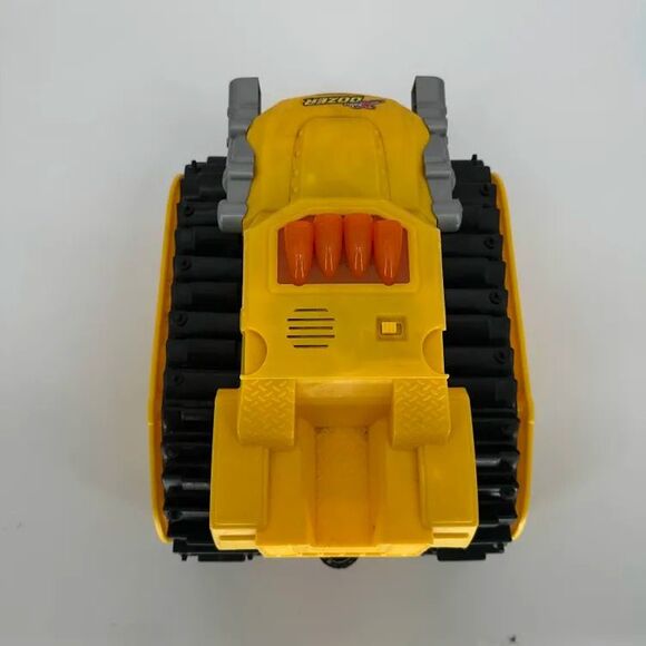 HUGE!! JAKKS Pacific Xtreme Dozer Motorized Tank Bulldozer Toy 2019 Yellow Black - Picture 6 of 12